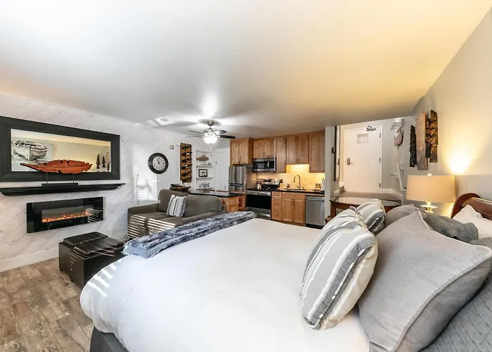 Partial Lake View Stunning Deluxe King Studio #125 At Donner Lake Village