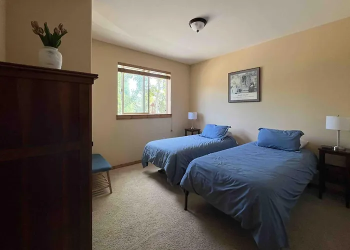 Comfortable And Convenient Truckee Condo